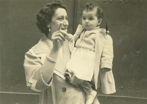 Emilia y Alicia en Boñar, primavera de 1955
